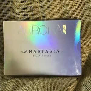 Anastasia Beverly Hills Aurora glow kit